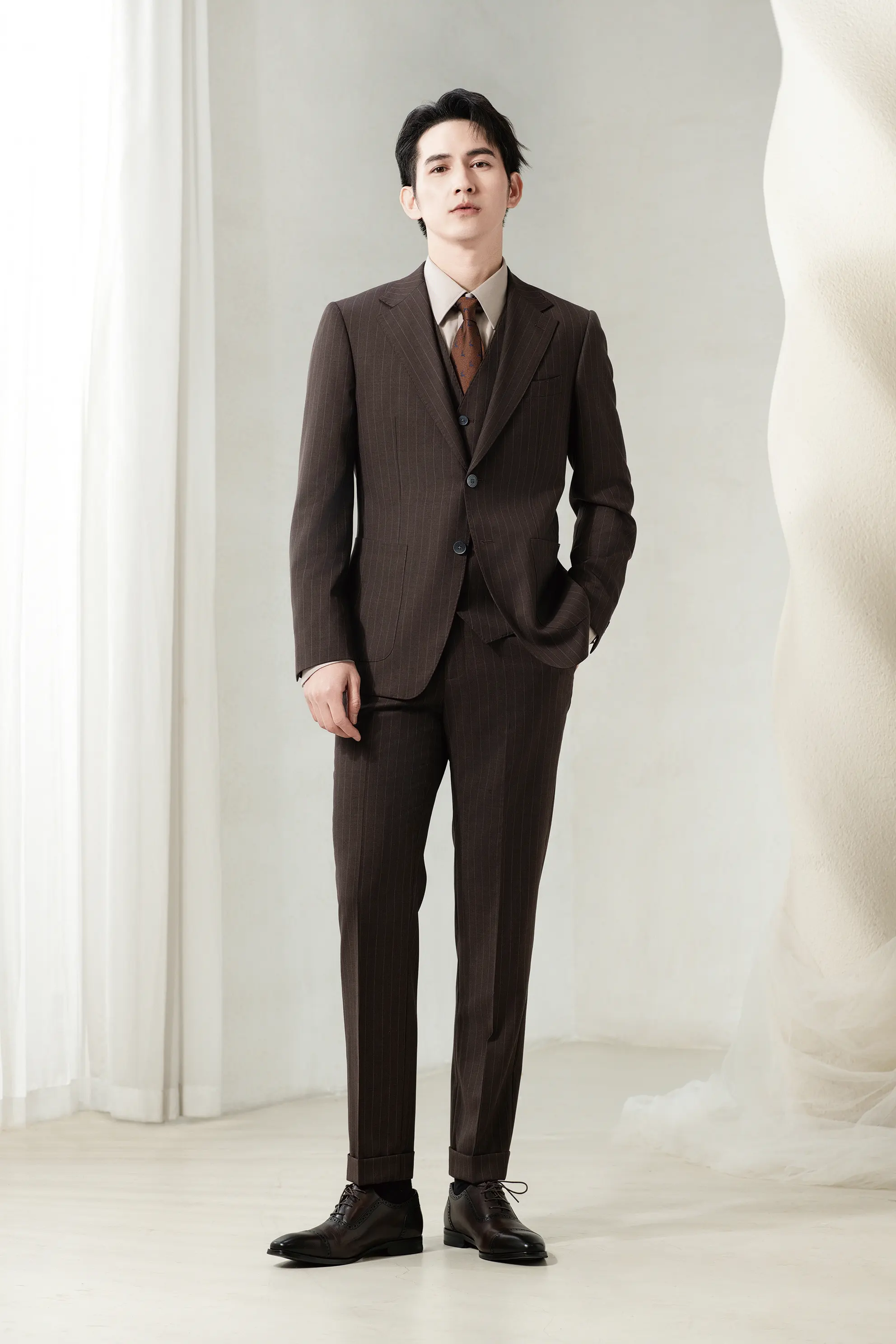 2025 Tuxedo Tawny Stripe Suit  8801