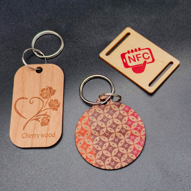 Eco-Friendly Custom Laser Engraved walnut RFID Wooden Business Cards NFC Interface Waterproof 13.56MHz Frequency factory