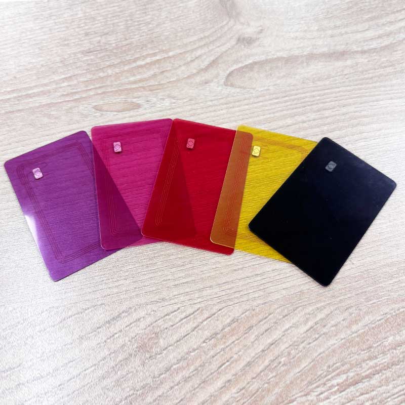 ບ໱ດ RFID ດິຈິຕອນສະຫຼາດ PVC ທີ່ປັບແຕ່ງໄດ້ 13.56 MHz, ສີດຳ ແລະ ສີທີ່ເຫັນຜ່ານໄດ້