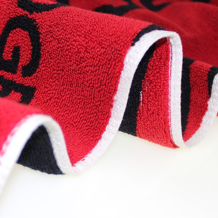 Pozostawaj suchy i komfortowy na boisku golfowym dzięki naszym wypasionym ręcznikom