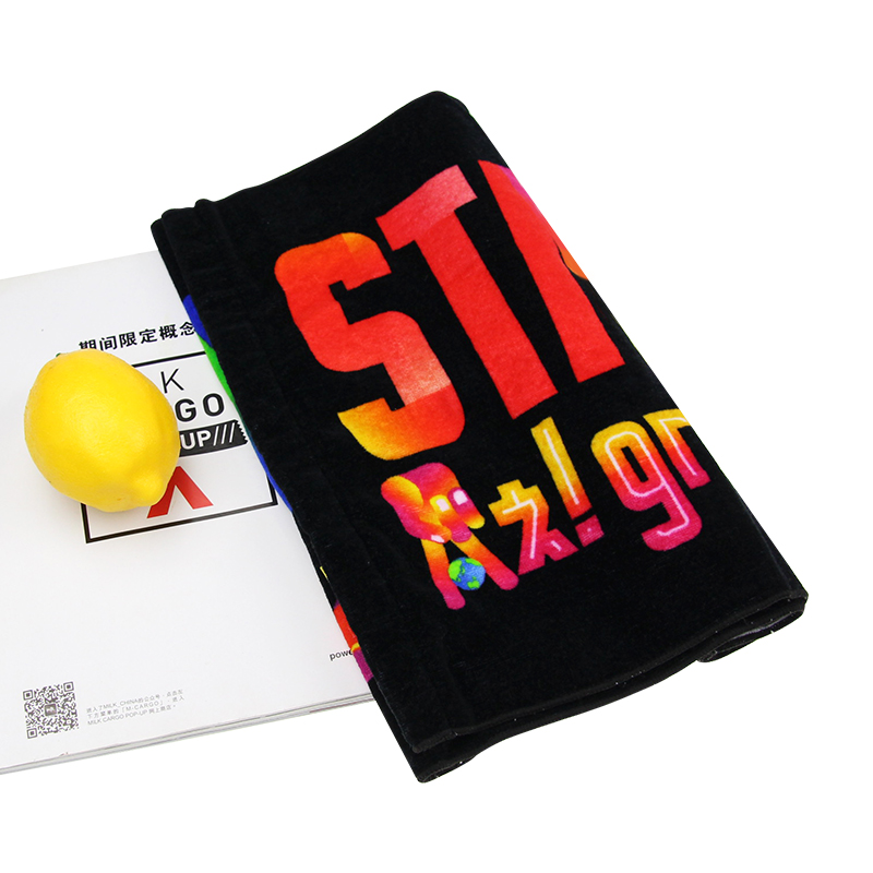 おしゃれで機能的なタオル付きパーカーを小売店に追加