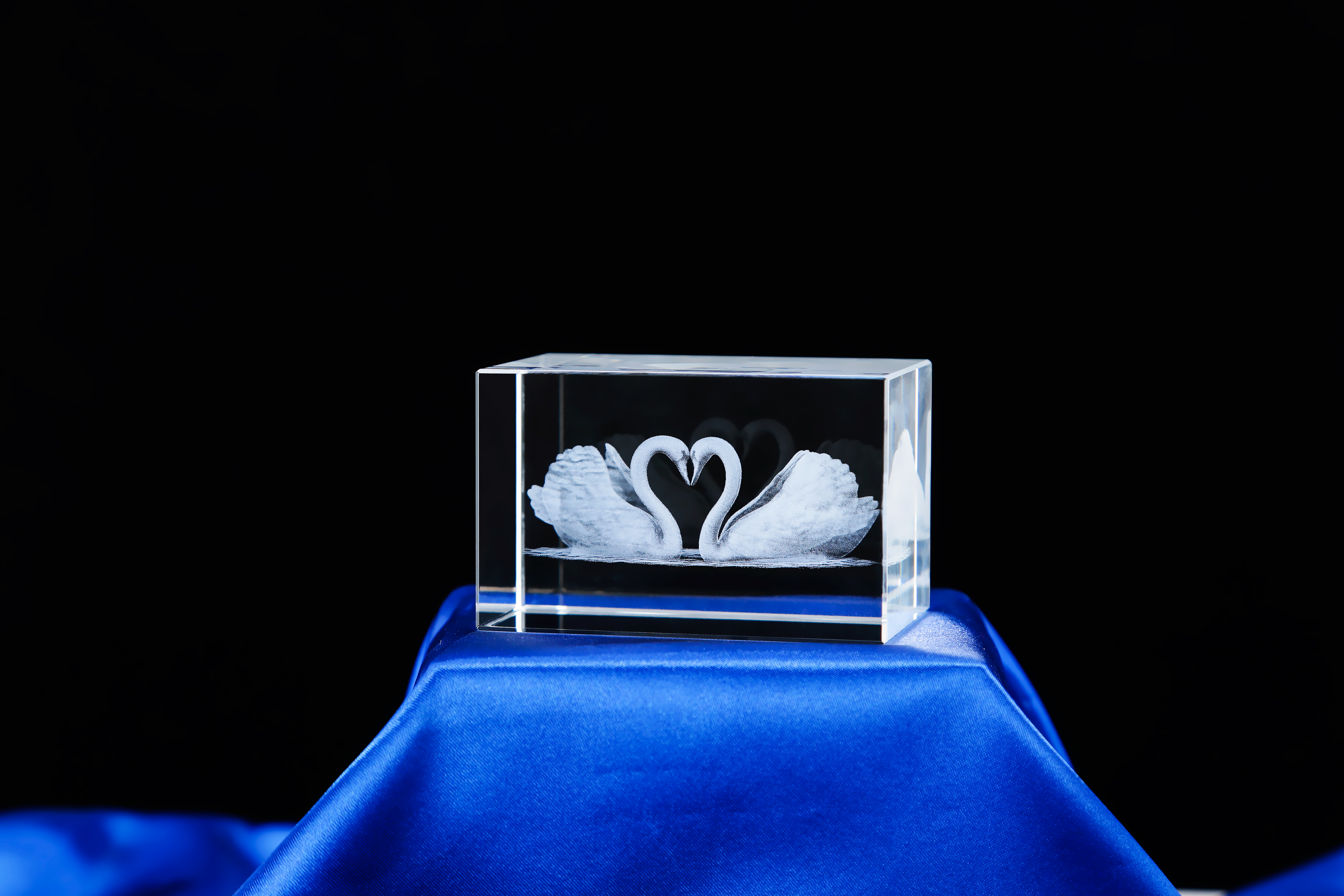 Wholesale Home Decorations Swan Gift K9 3d Laser Crystal Cube