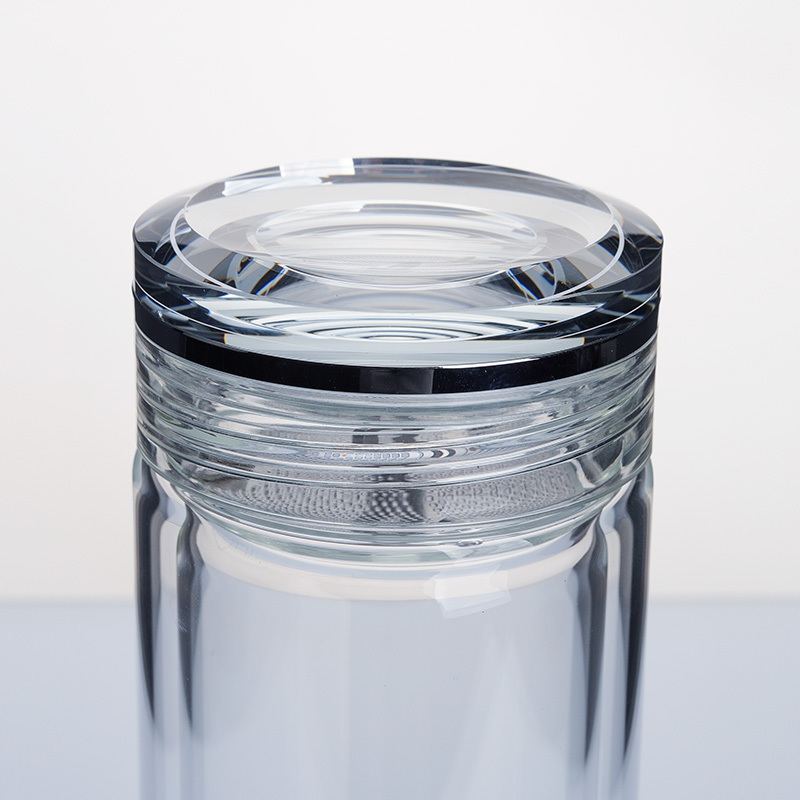 Equipped with a filter that can withstand high temperatures, the glass water cup is practical and can be given as a gift to elders