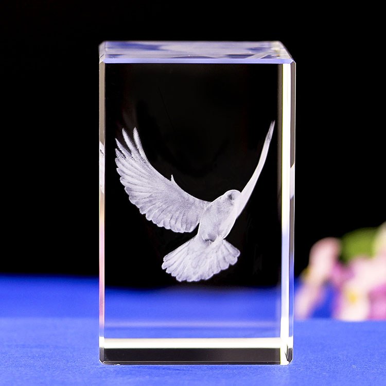 Wholesale Souvenir Crystal Peace Birds Animals K9 Laser Crystal Glass Cube For Gifts