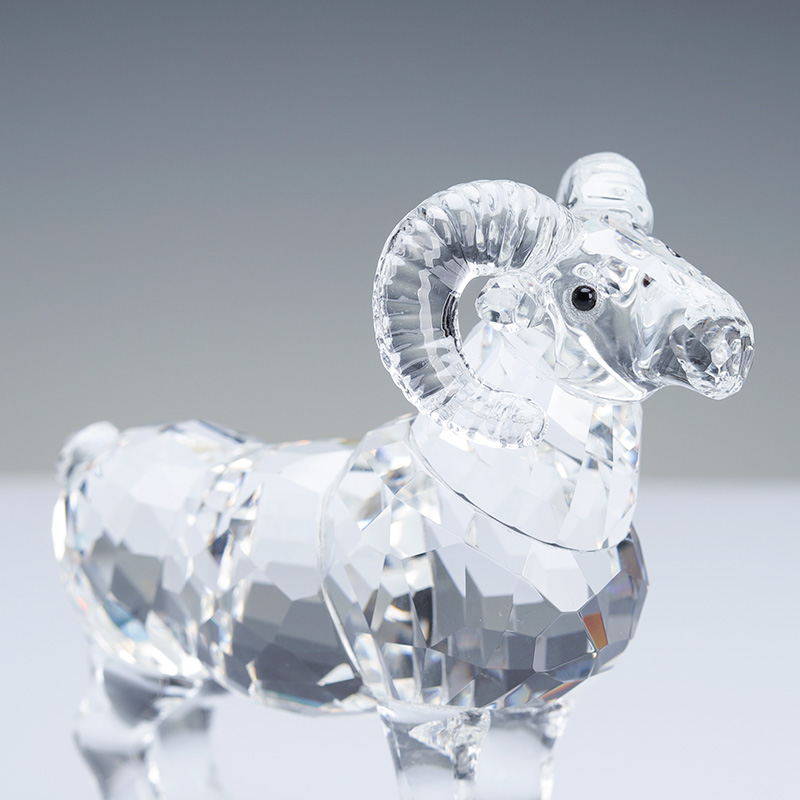 Crystal sheep manufacturer with superior quality is the preferred choice for giving gifts to people. Living room ornaments are the preferred choice for giving friends birthday gifts