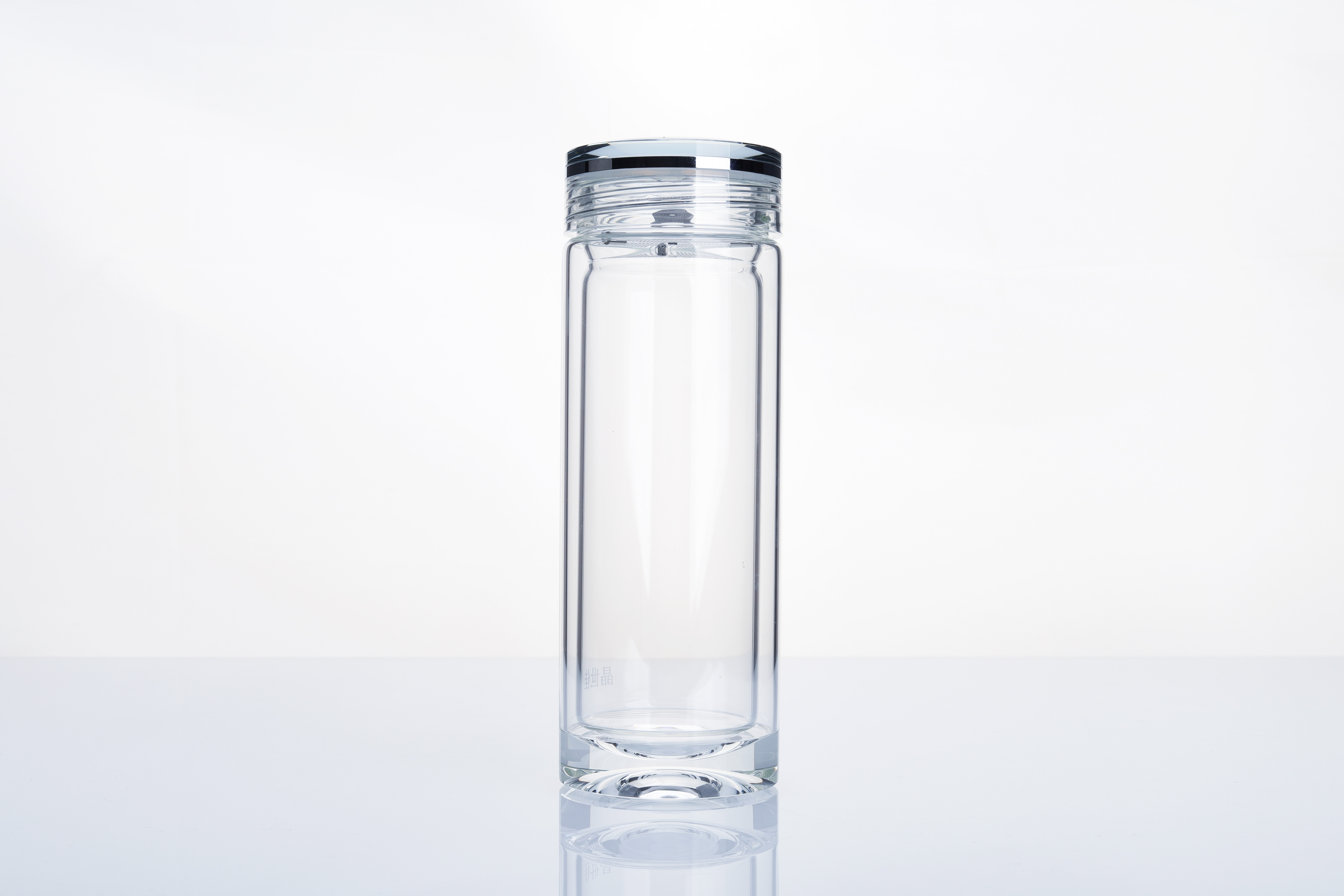 Equipped with a filter that can withstand high temperatures, the glass water cup is practical and can be given as a gift to elders