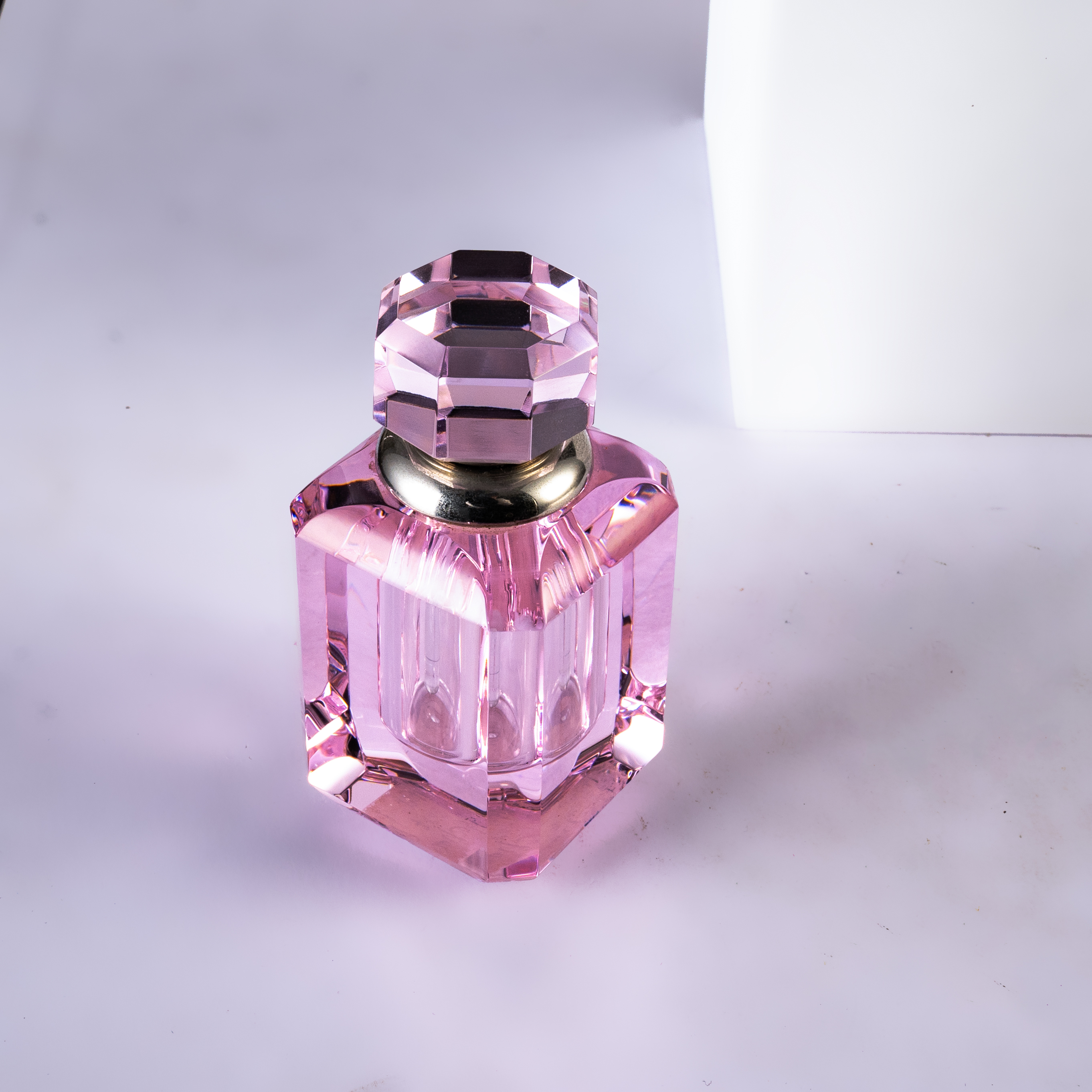 Designs Únicos e Detalhes Deslumbrantes em Cada Cubo de Vidro