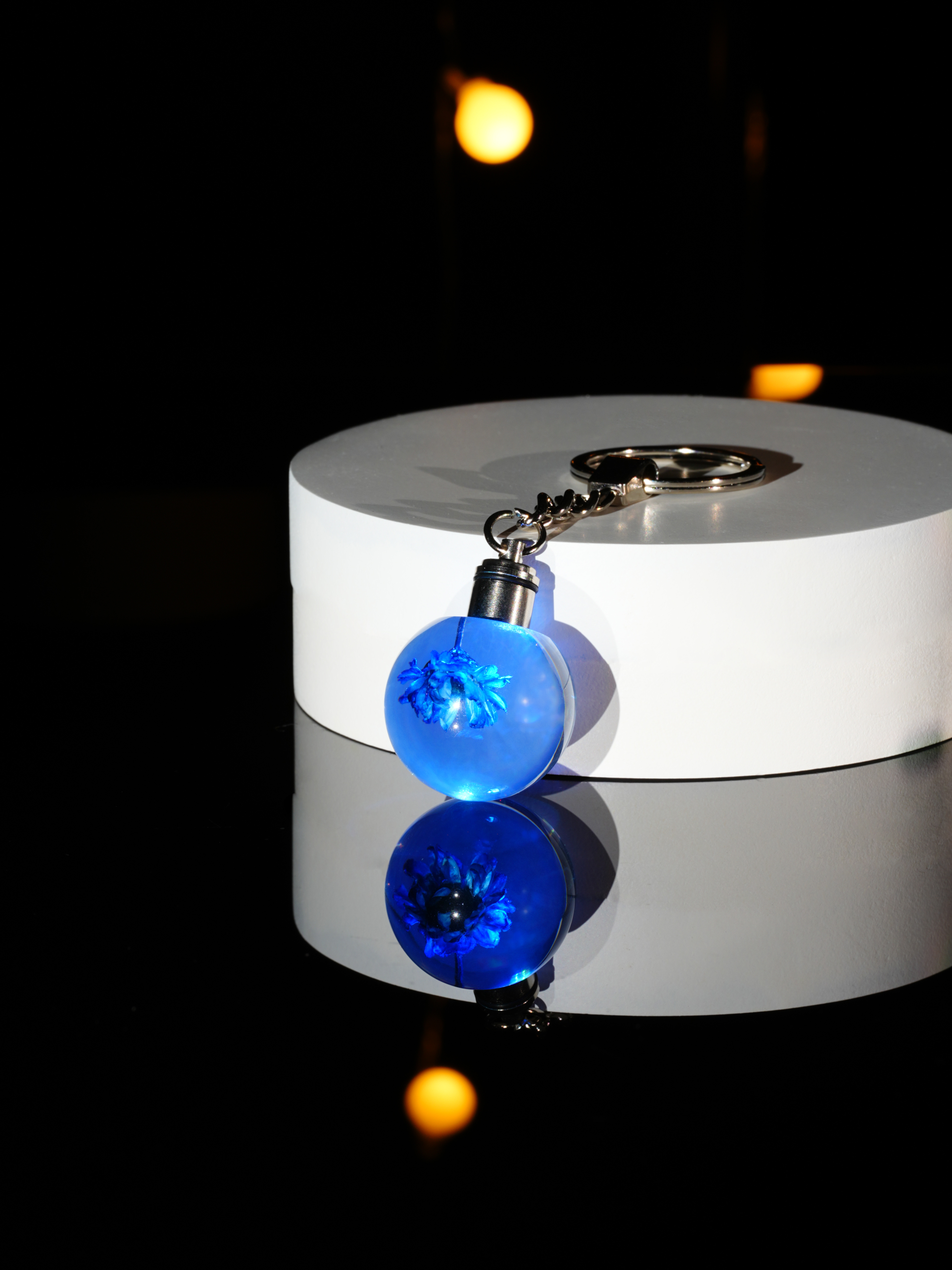 SmallBridge Crystal's new product luminous keychain with circular drip glue process can be customized according to pictures