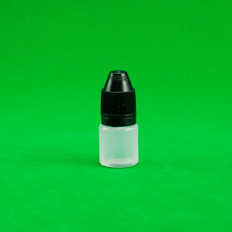 Sick of messy glue application? Find the ideal glue bottles for a neat and precise job!