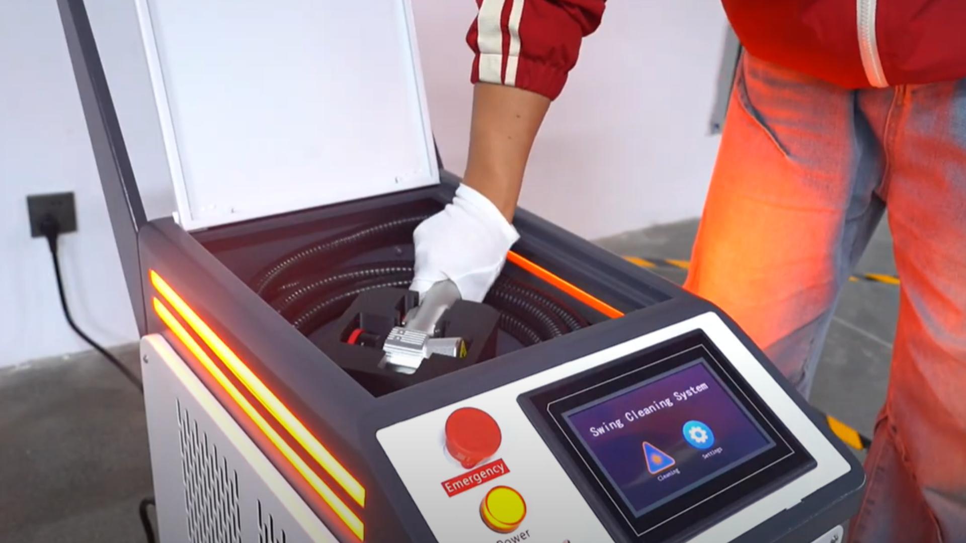Pulse Laser Cleaner for weld seam cleaning!