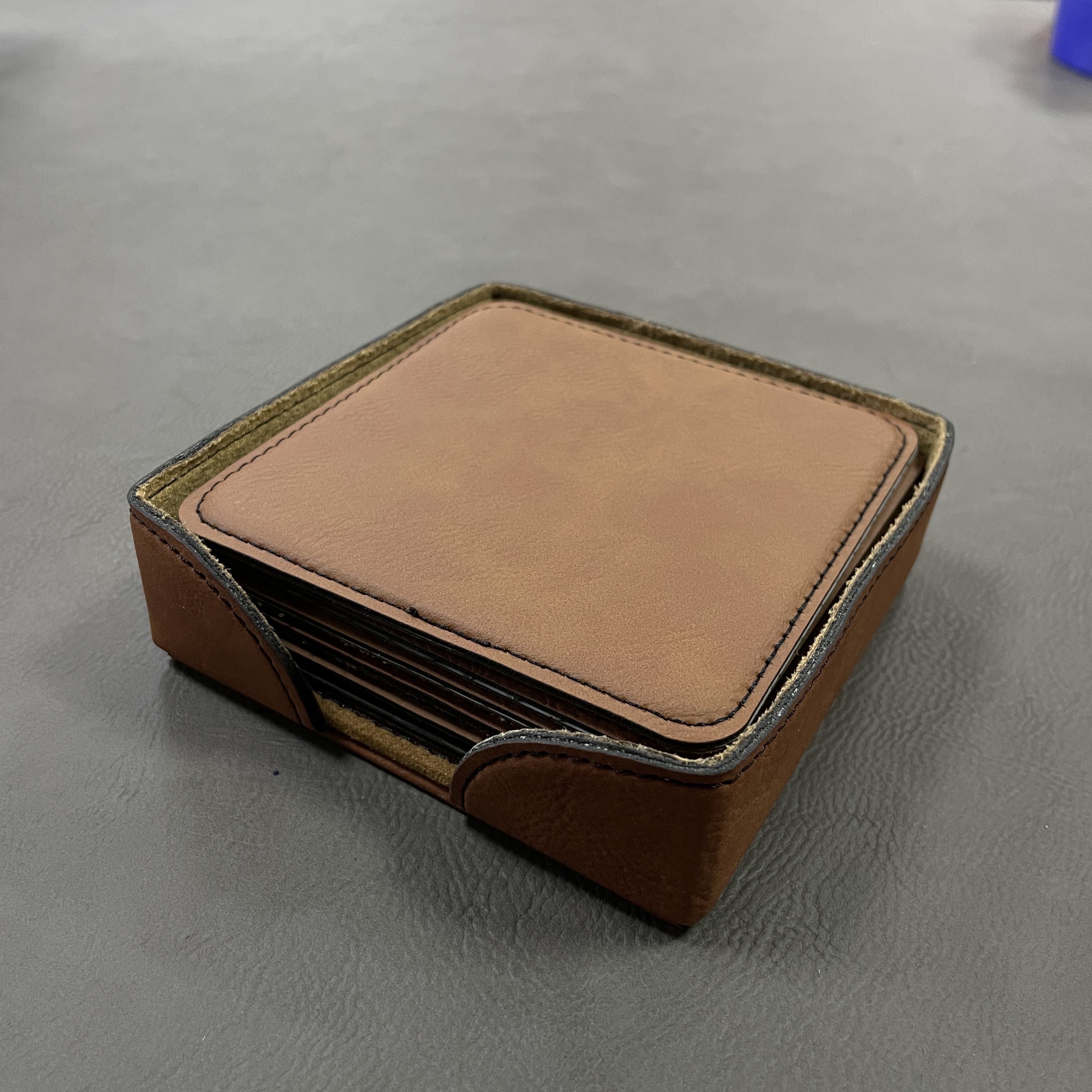 קבוצה של 6 כוסיות מרובעות בגודל 4