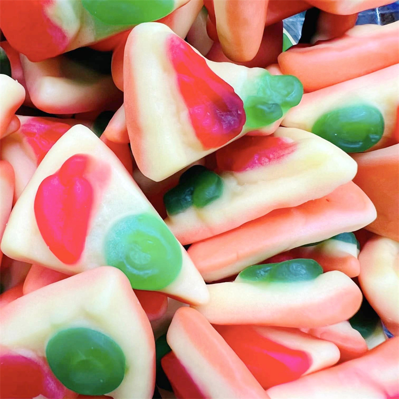 Жидкостьдөн ташаңыз жана кофеди чейирине берип үтүрүңүз