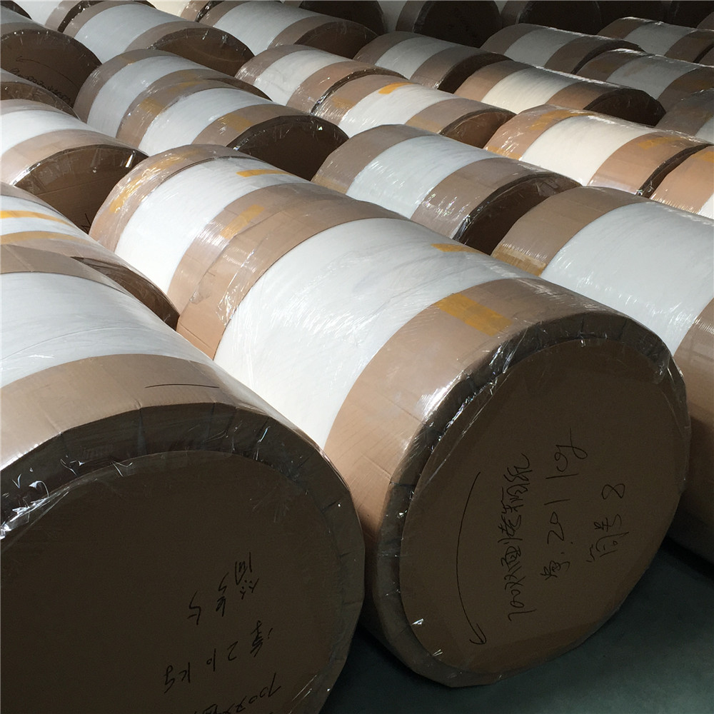 Jaga agar kue Anda tetap lembap secara konsisten dengan kertas loyang kue