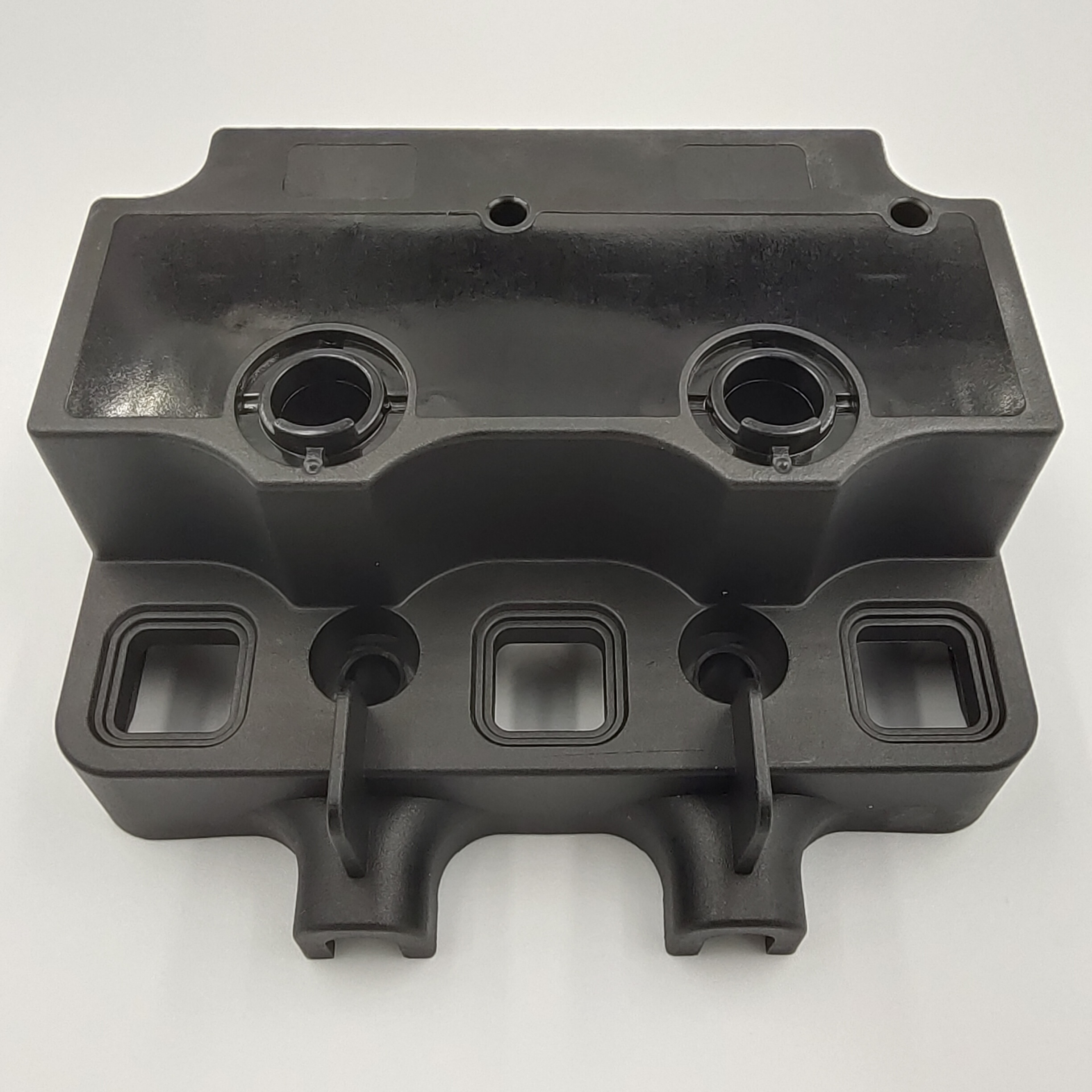 What are the advantages of using plastic injection molding for manufacturing?