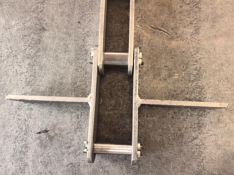 Благодаря своей сварной конструкции, эту цепь легко установить и использовать в различных условиях.