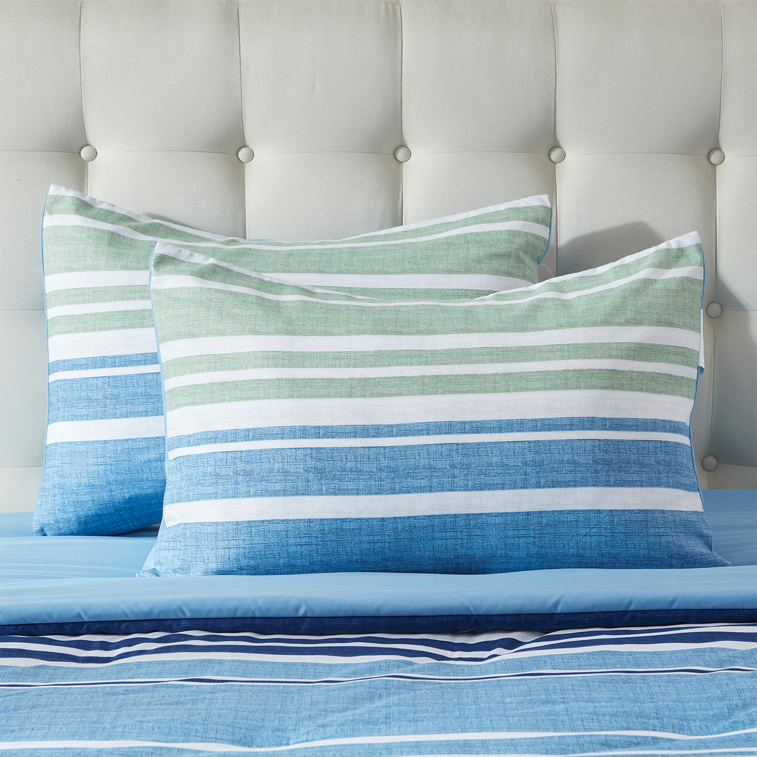 Maranasan ang pinakamataas na ginhawa at kainitan gamit ang aming mga luho at de-kalidad na materyales