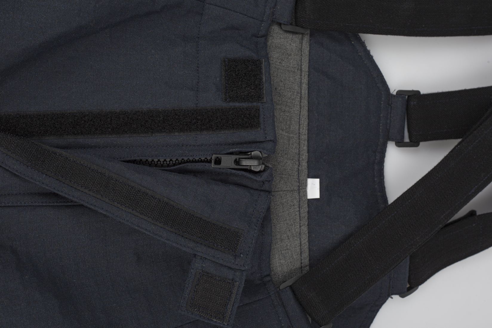 Berkendara dengan percaya diri menggunakan F1 Fire Helmet, aksesori balap terbaik.