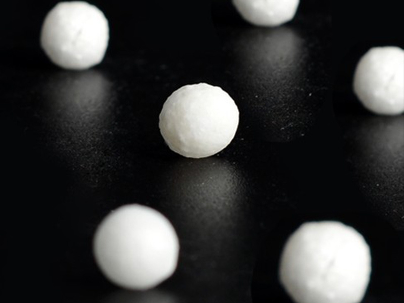 Tania metoda usuwania zanieczyszczeń i wilgoci ze strumieni gazowych i ciekłych