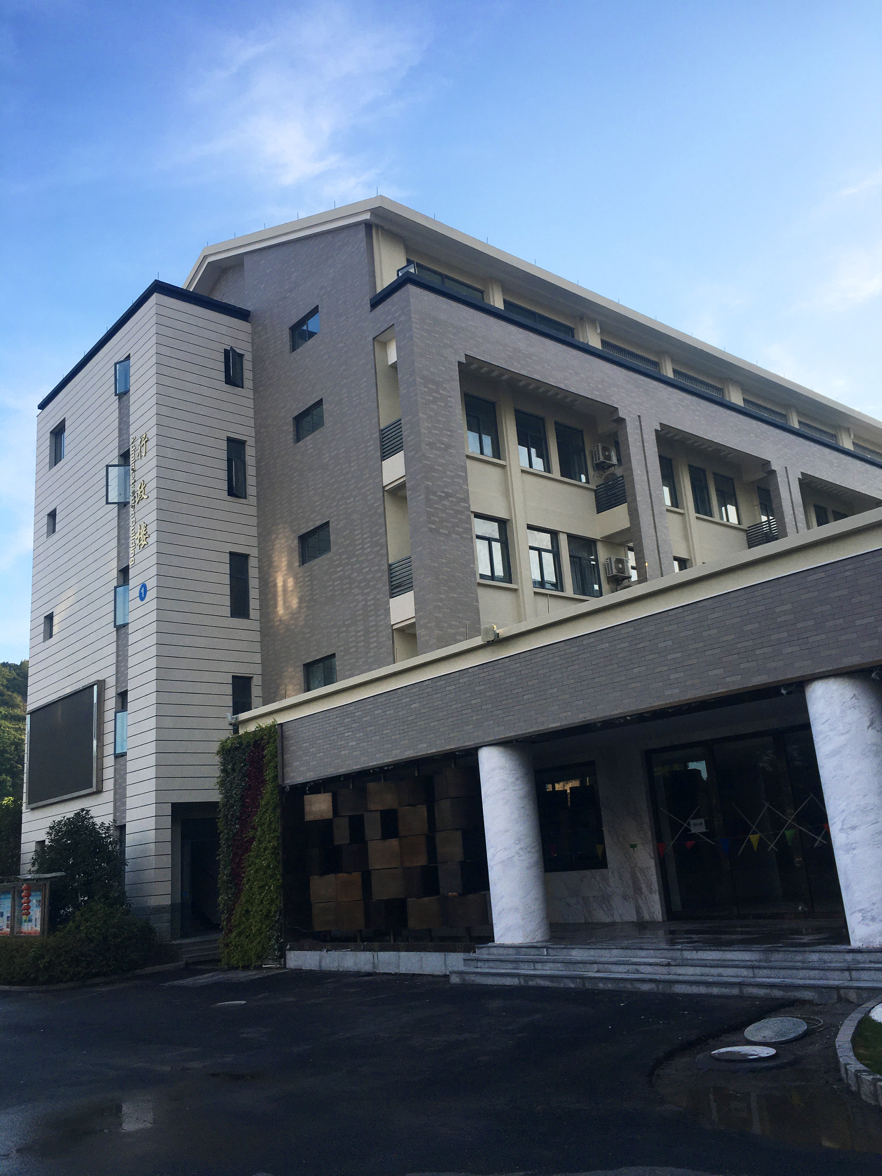 Safe, Durable, and Easy to Construct Wall Materials Selection - Hangzhou Finance and Economics Vocational and Technical School (Granite)