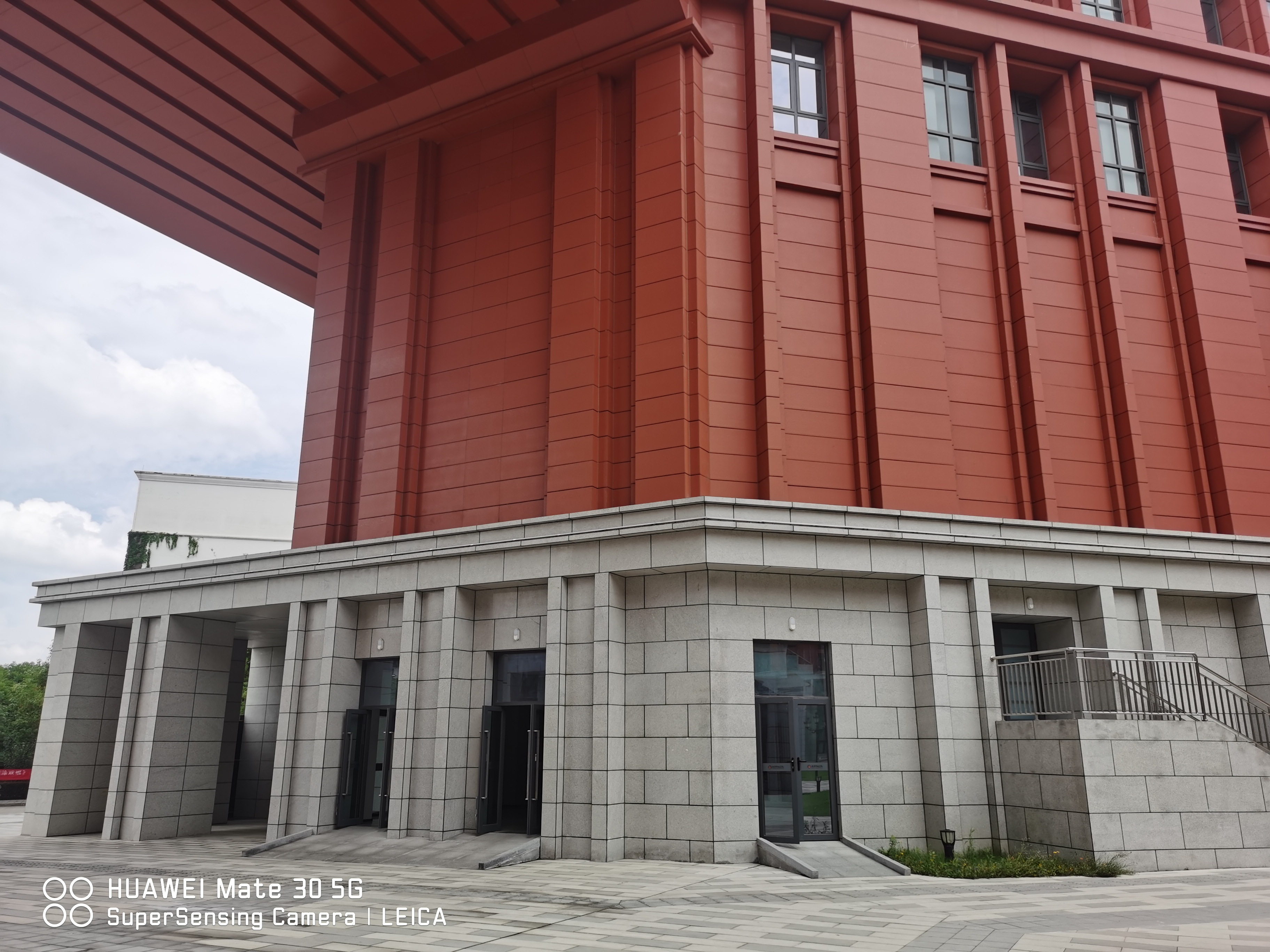 The revolution of stone application? N reasons why Chengdu Jincheng College chooses JustOne flexible stone!