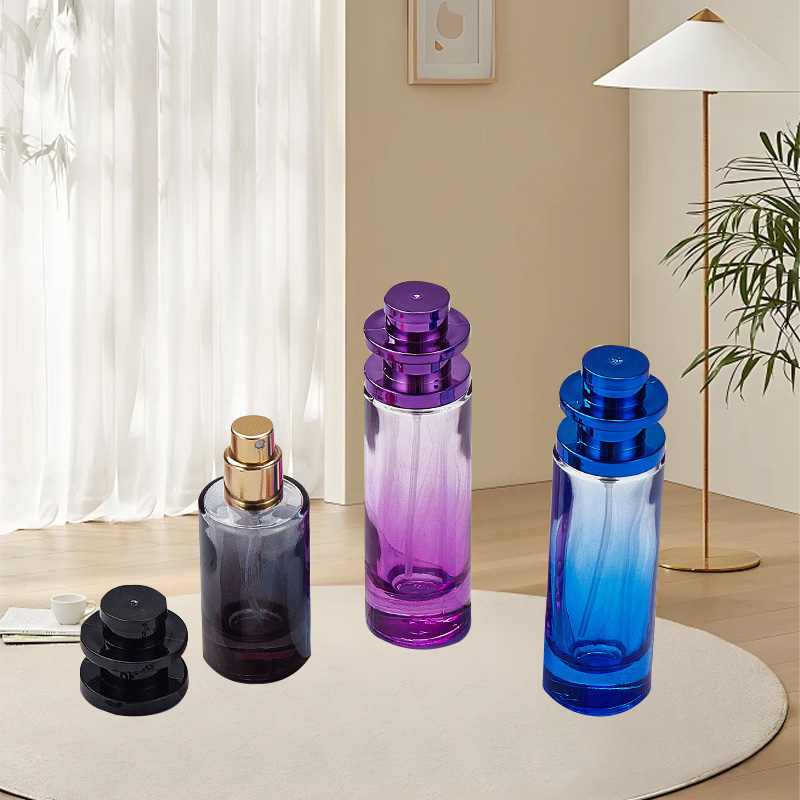 בקבוק ריחני עגול ורוזה יפה מופעל עבור הריח האהוב עליך