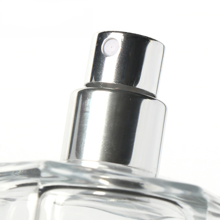 המשתתפ של אריזת קוסמטיקה בהבנה הצרכנית