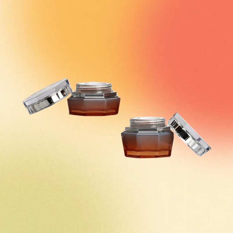 השתנו את סדרת אכיפת השיער שלכם עם Shampoo הקבוק האפור שלנו