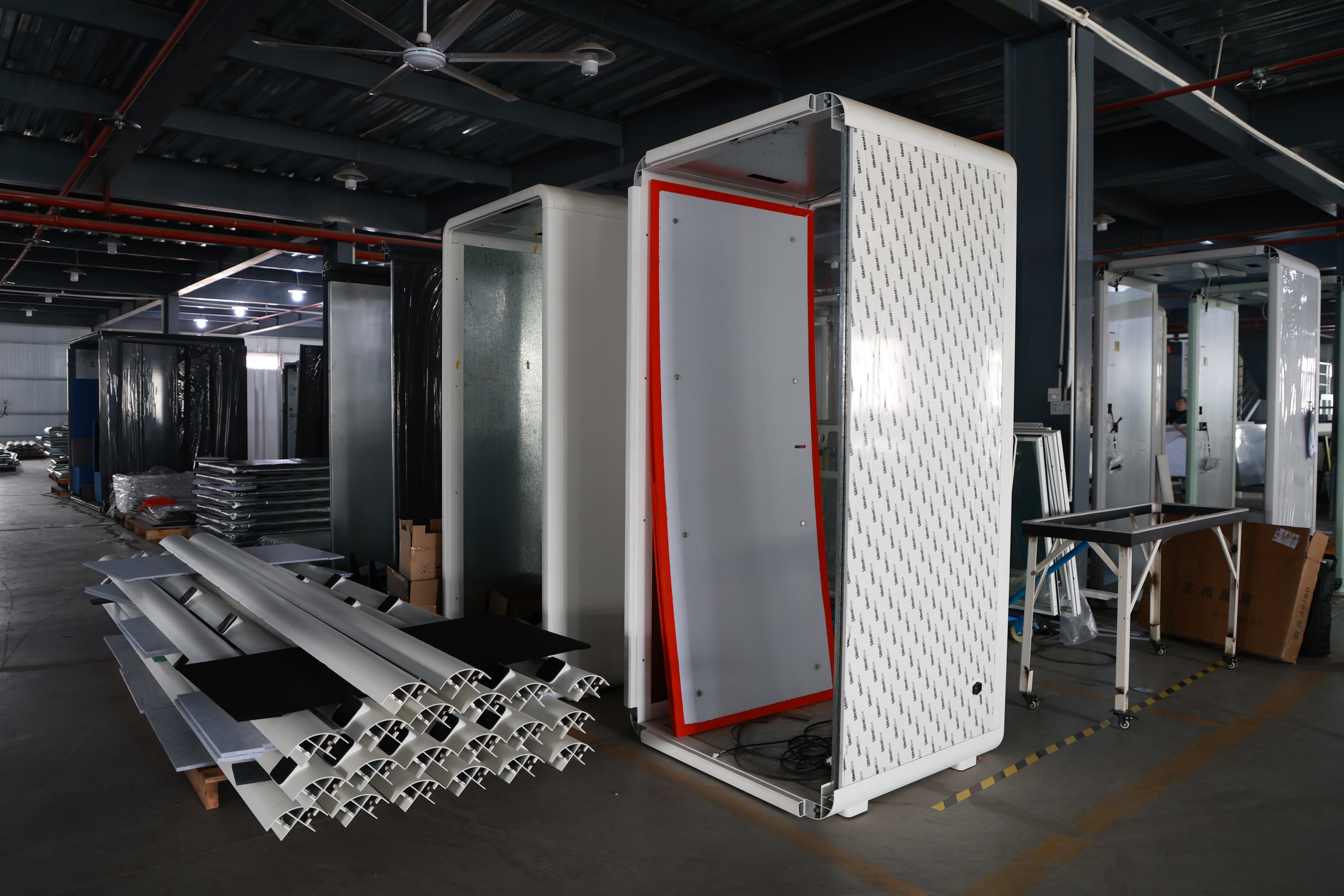 How to choose soundproofing materials for the soundproof booth: the most effective options