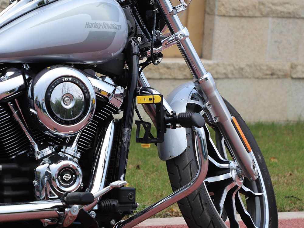 The Art of Design: SMNU’s Commitment to Craftsmanship in Motorcycle Accessories