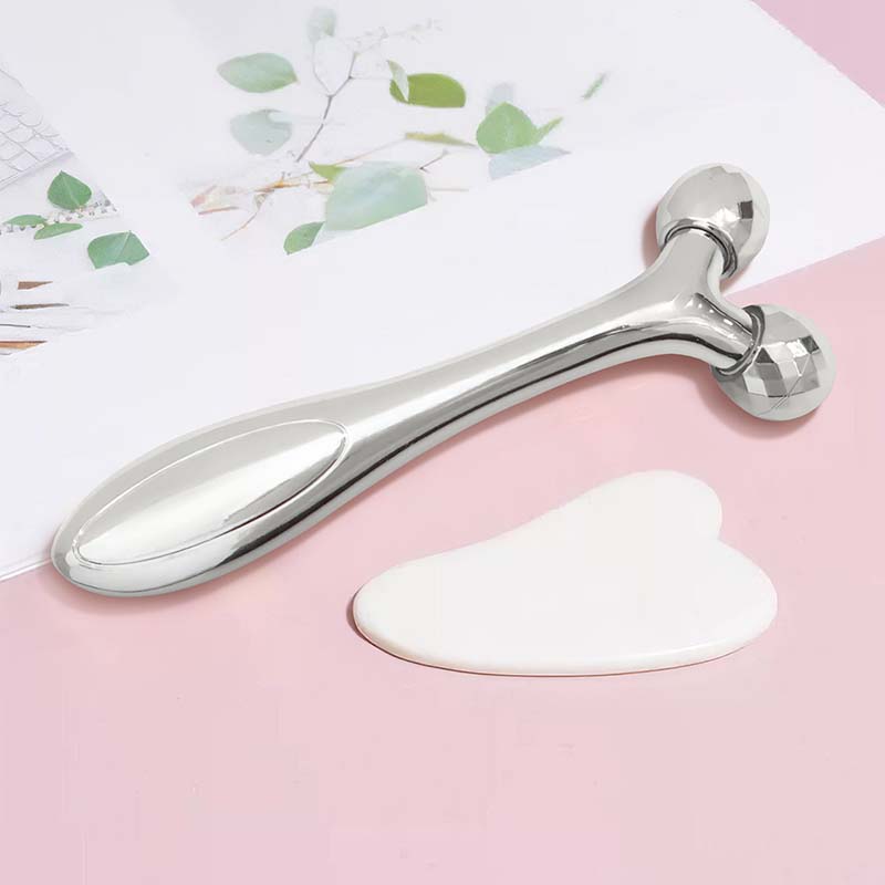 가방에 가벼운 컴팩트 미러를 들고 가볍게 여행하기