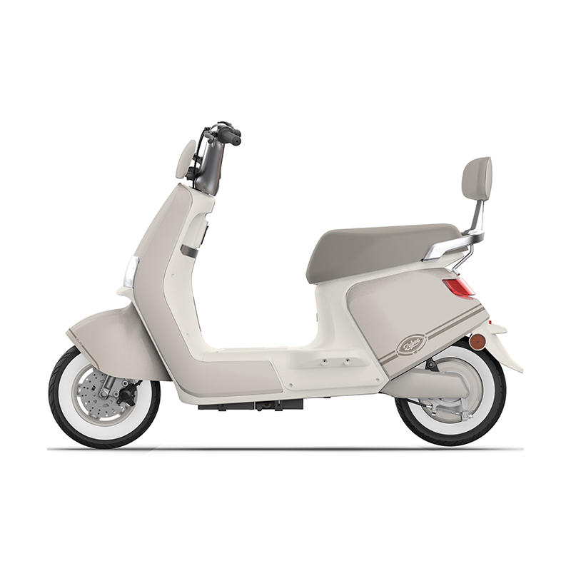 La moto électrique à 70 mph déferle sur les routes ouvertes