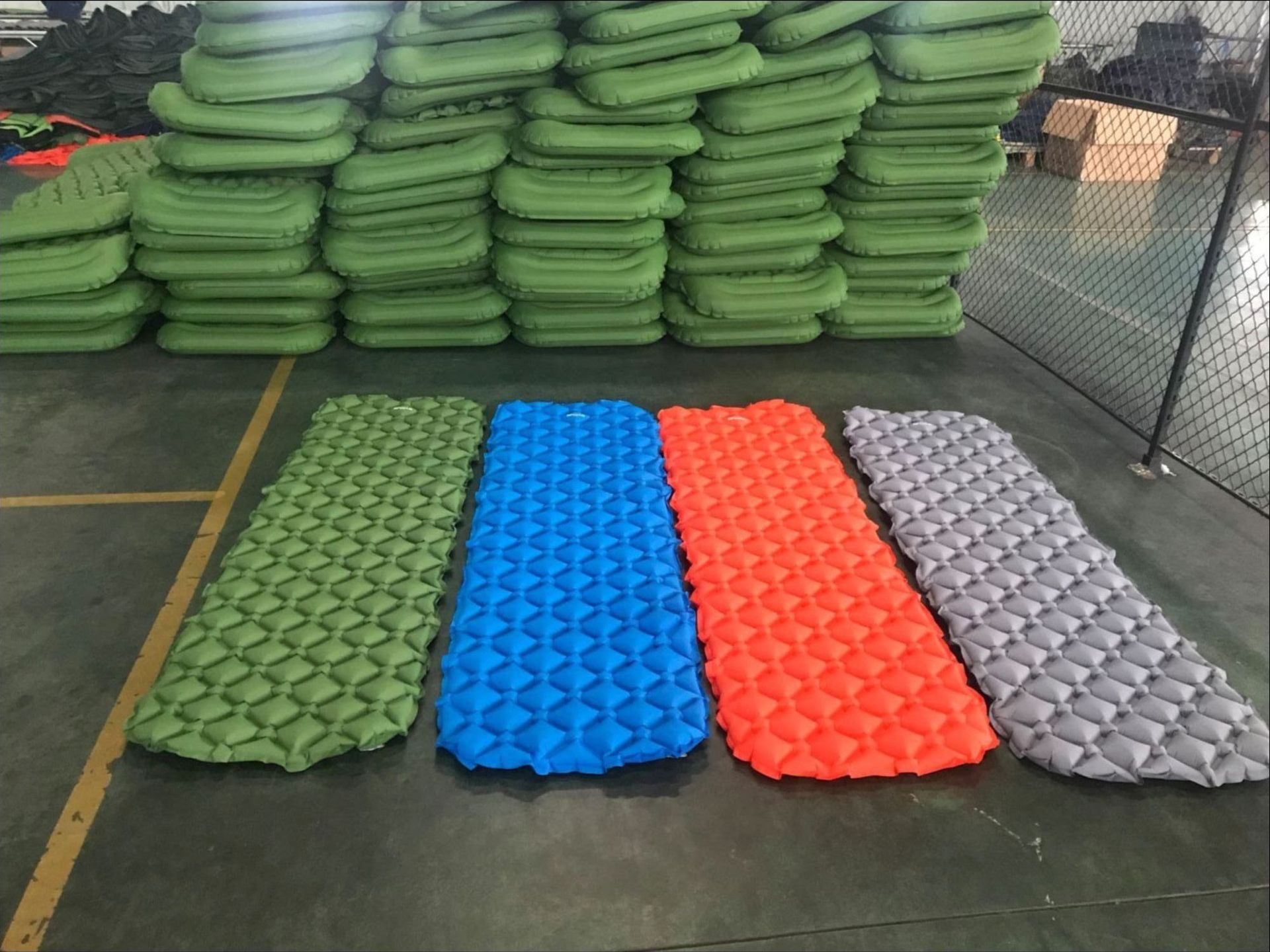 Egg Yolk-shaped Inflatable Mattress (Without Pillow and Pump) manufacture