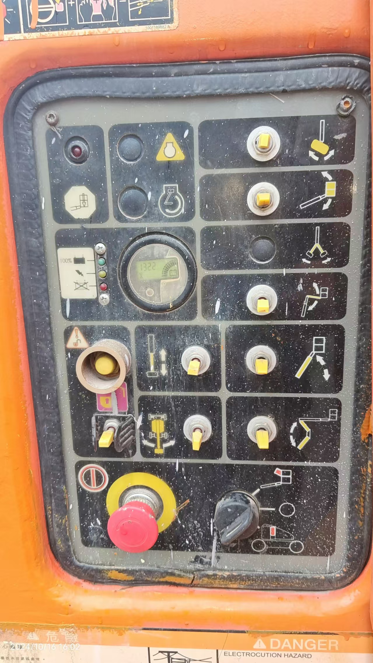 Плавный и безопасный подъем с помощью качественной аренды телескопического погрузчика.