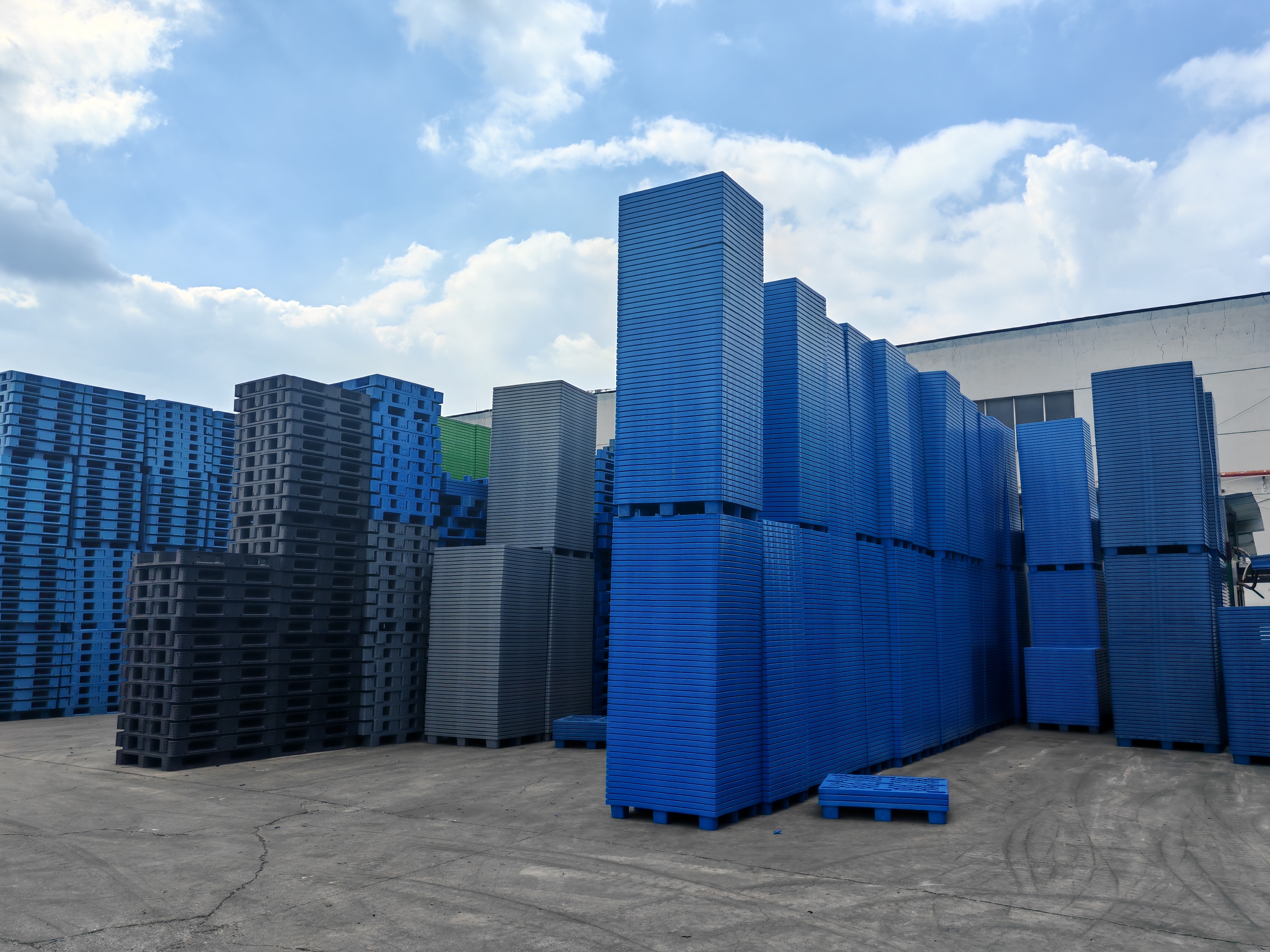 The Advantages of Plastic Pallets