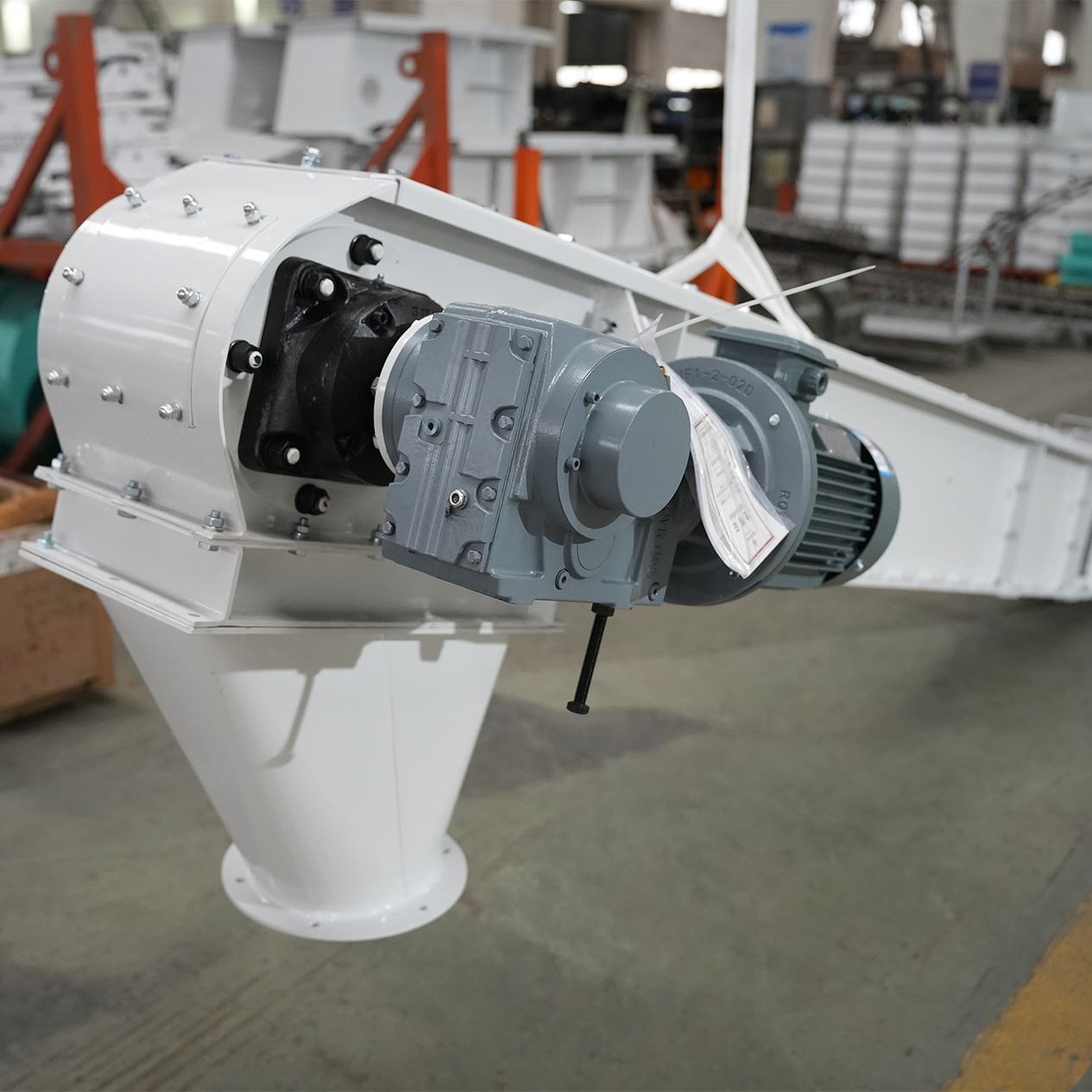 كيفية اختيار مكبس الكرات المناسب لاحتياجاتك من علف الحيوانات