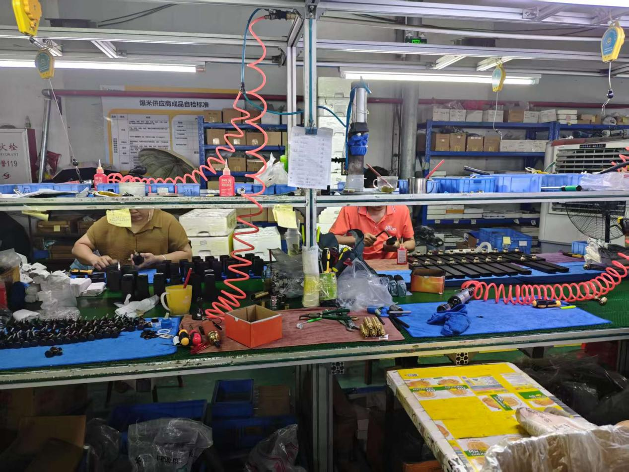 Aqua Gallery Torganizza L-impjieġa għall-Impjieġa biex Jitjieħu l-Produzzjoni tal-Prodot