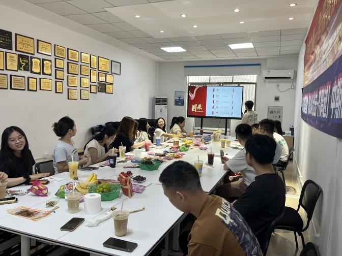 Aqua Gallery Ċċelebra Suċċess tal-Promozzjoni Super September b’Ċerimonja tal-Għalliem