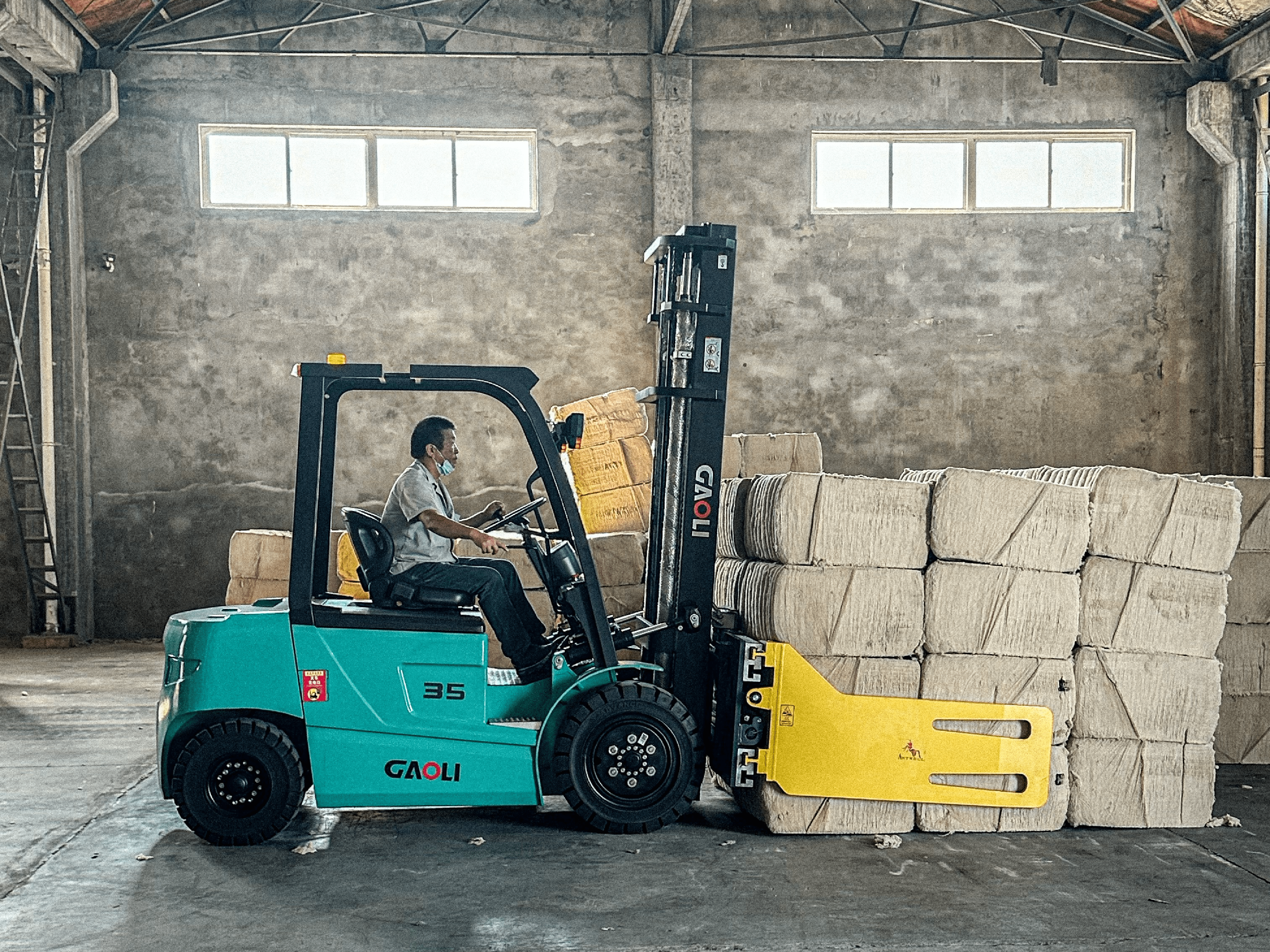 Electric Pallet Trucks: The Future of Material Handling