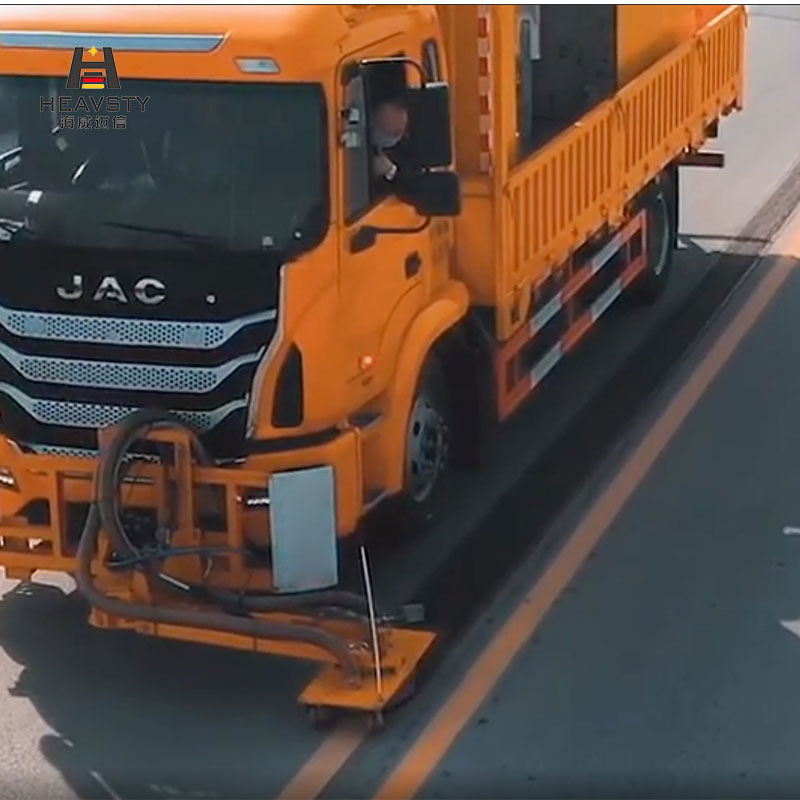 إزالة علامات الطريق باستخدام ضغط مياه فائق