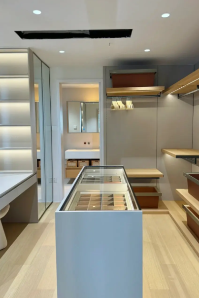 Common Mistakes to Avoid When Designing a Walk-In Wardrobe​