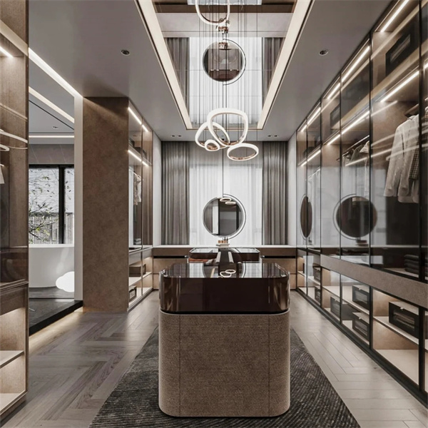 What are the common mistakes to avoid when designing a walk-in wardrobe?