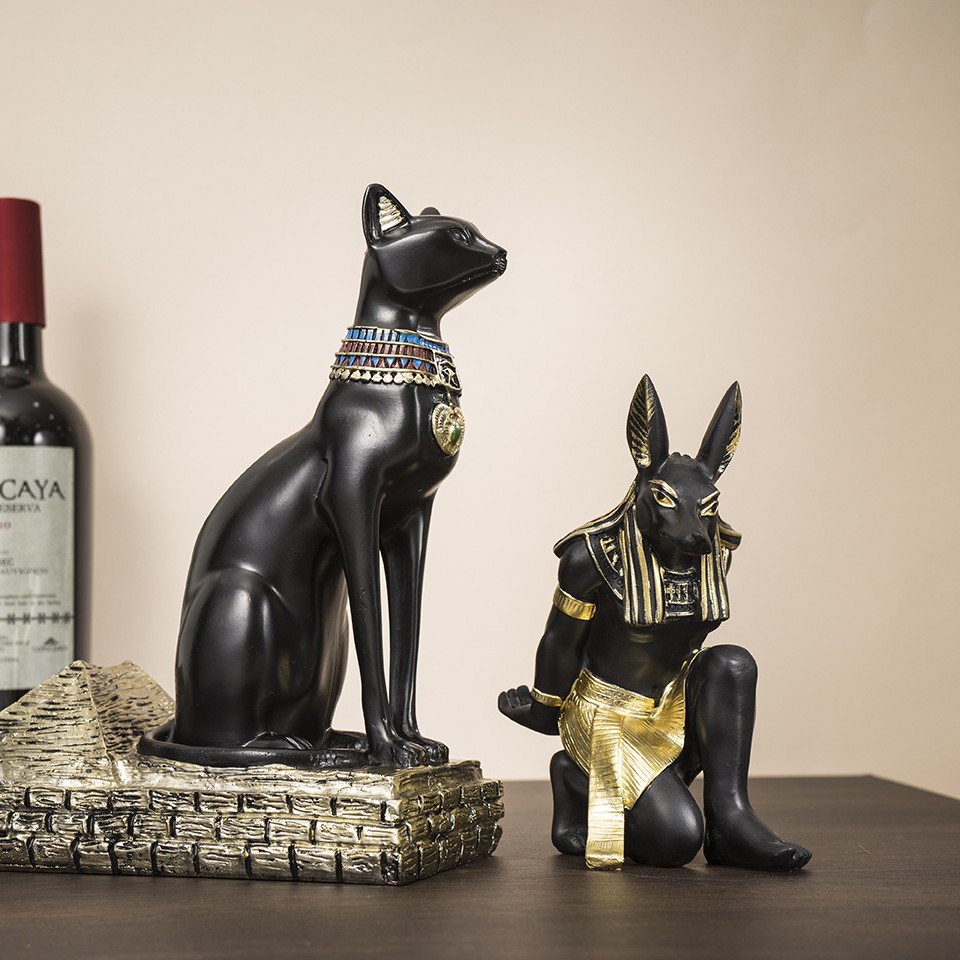 Resin handicrafts of Anubis, the Dog God, and Bastet, the Cat God, as ornaments for the home wine cabinet