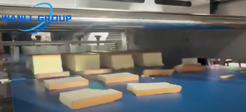 Ultrasonic Cake Bar Cutting Machine