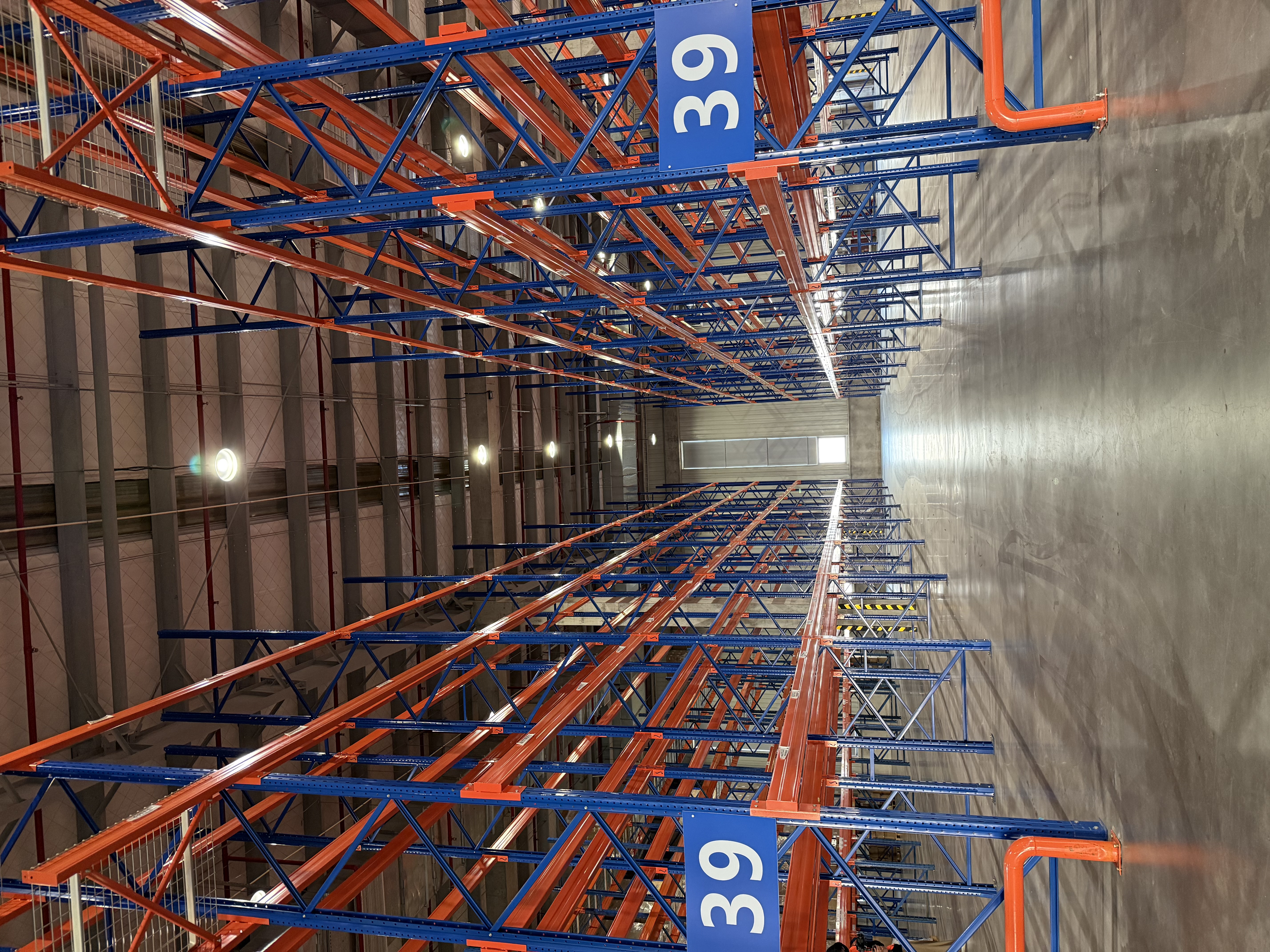 Organisez votre espace de travail avec des rayonnages industriels de haute qualité