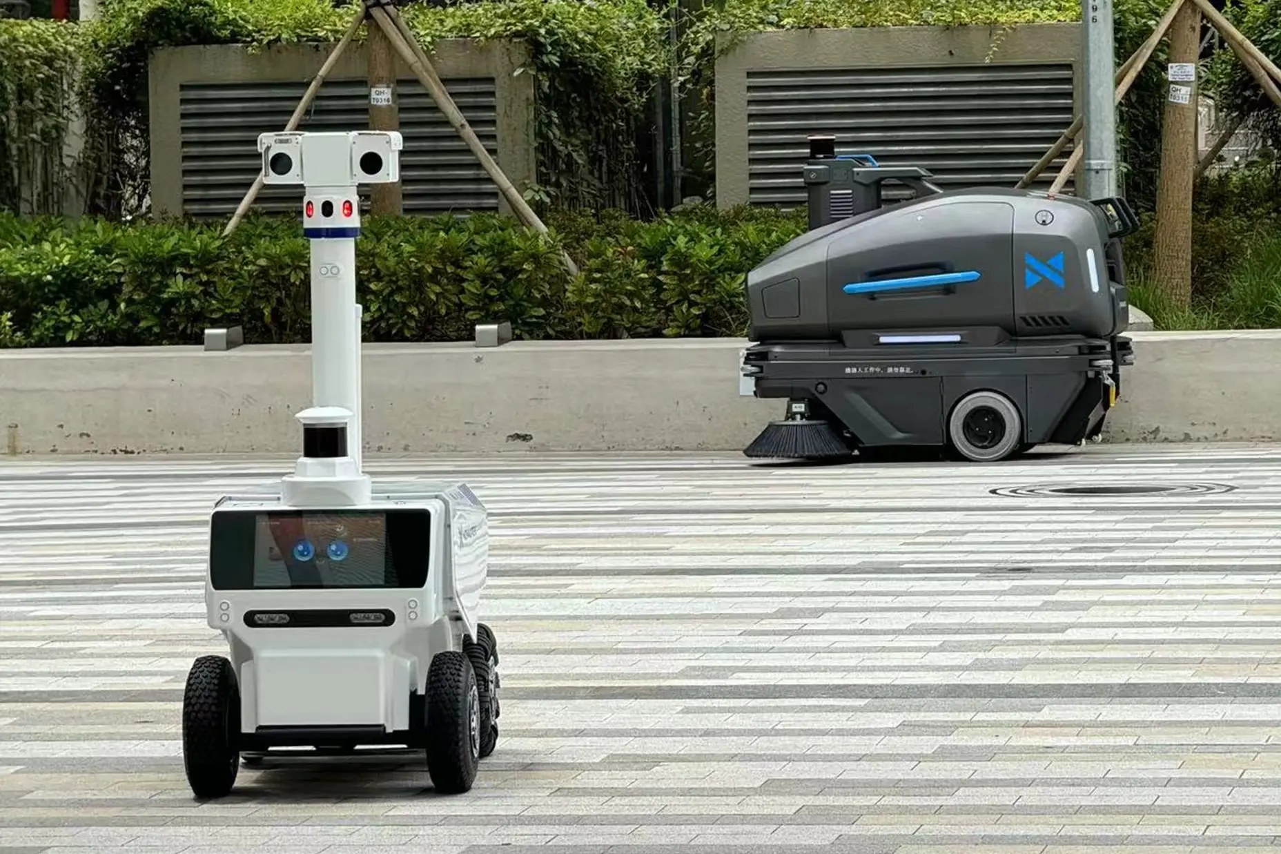 Why Cleaning Robots Are Ideal for Hospitals and Healthcare Facilities  Hospitals and medical institutions are places with high flow of people and high risk. The hygiene of these places is directly related to the health status of our patients and the work