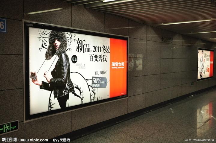 לוח תקרה מפוליקרבון למטרות פרסום ומצג