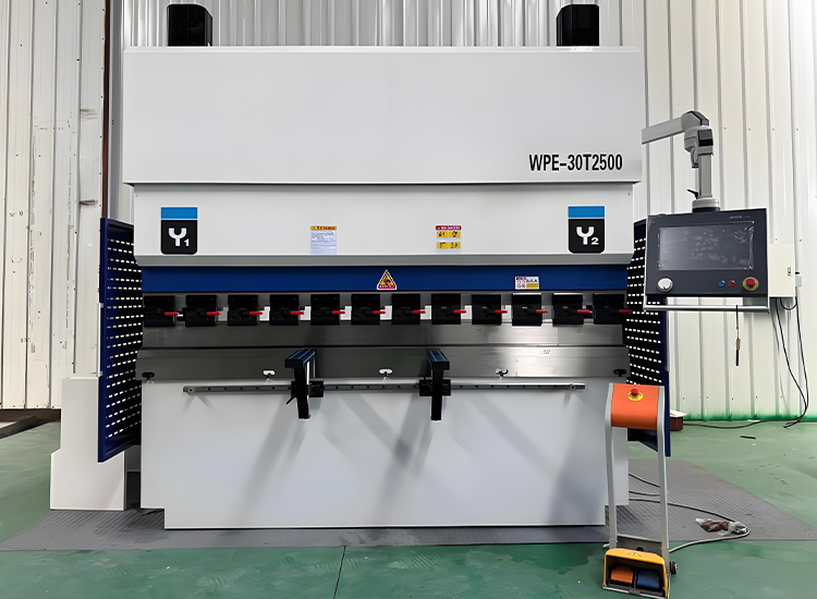 كيفية تعظيم العائد على الاستثمار (ROI) باستخدام آلات ثني الصفائح المعدنية باستخدام الحاسب الآلي في عملياتك