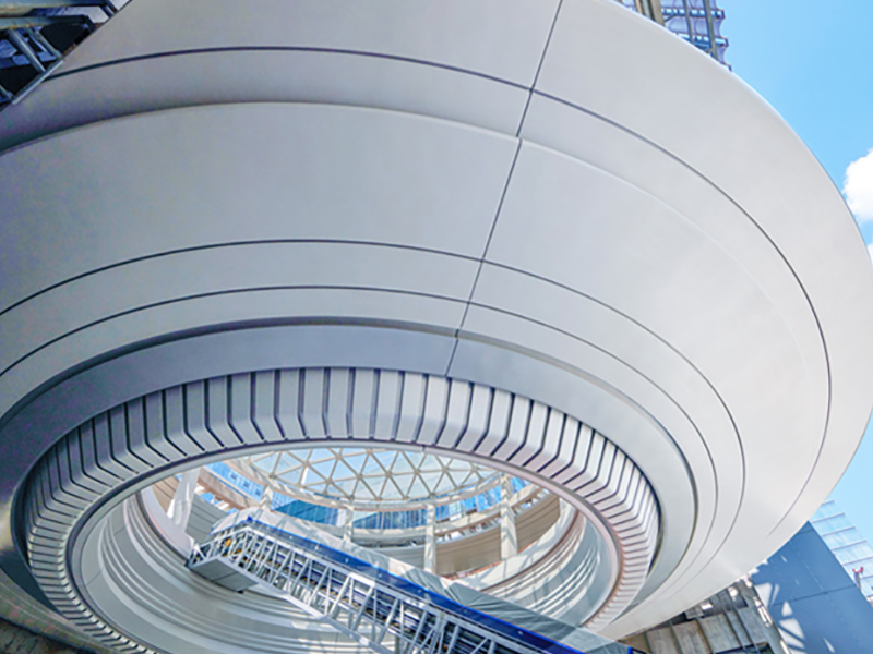 Hyperbolic seamless metal curtain wall