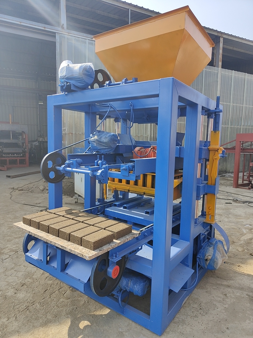 semi automatic brick machine 3.jpg