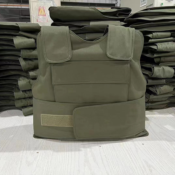 How Plate Carrier Manufacturers Ensure Safety and Durability